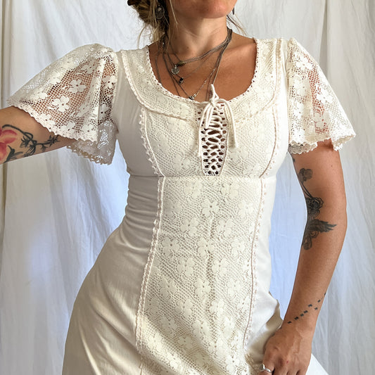 1960s/70s handmade vintage maxi prairie dress in ecru with lace