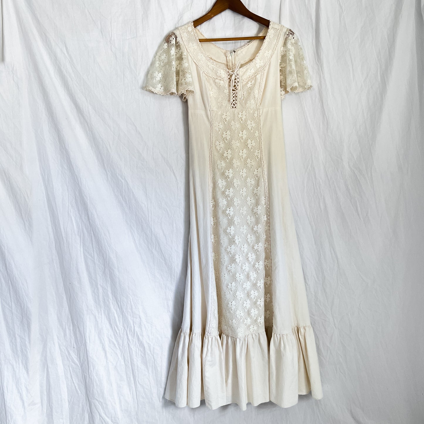 1960s/70s handmade vintage maxi prairie dress in ecru with lace