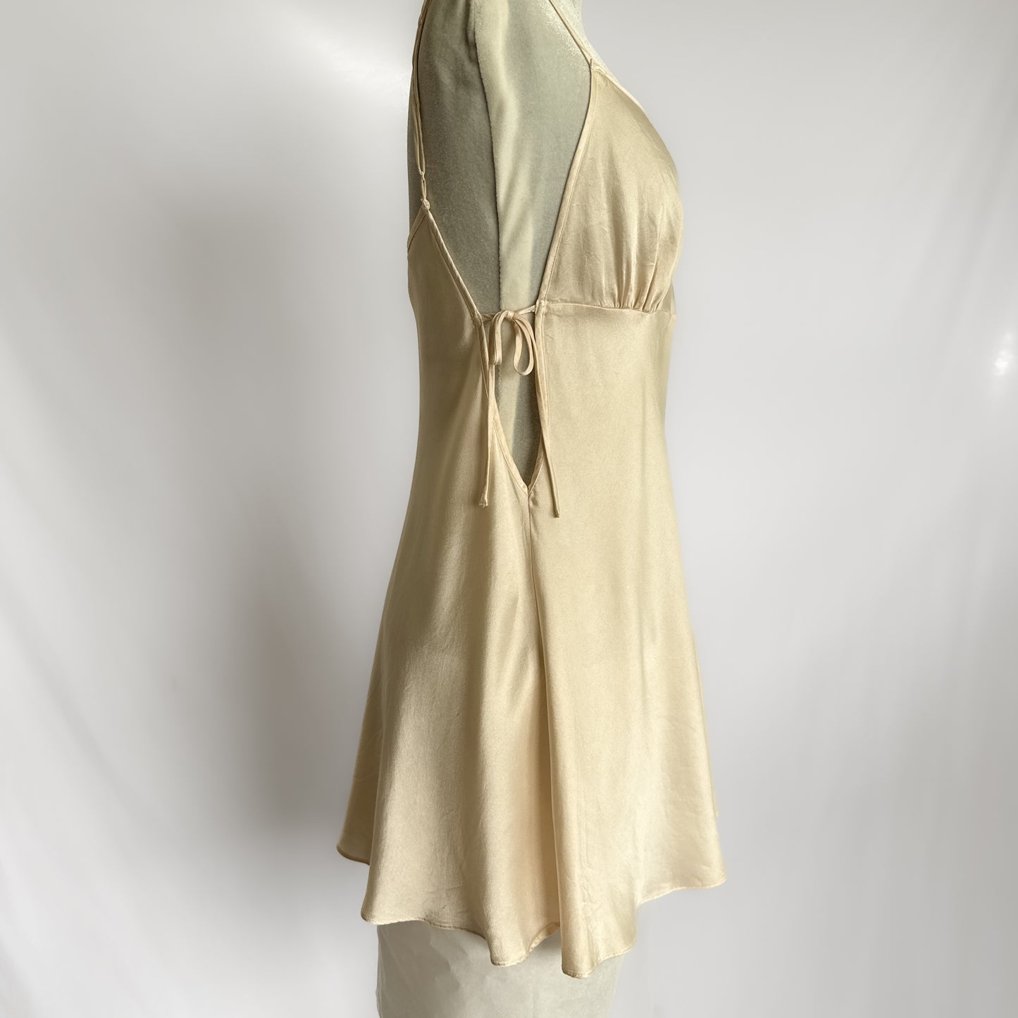 Y2K Vintage 100% silk Victoria’s secret mini slip dress in peach ream