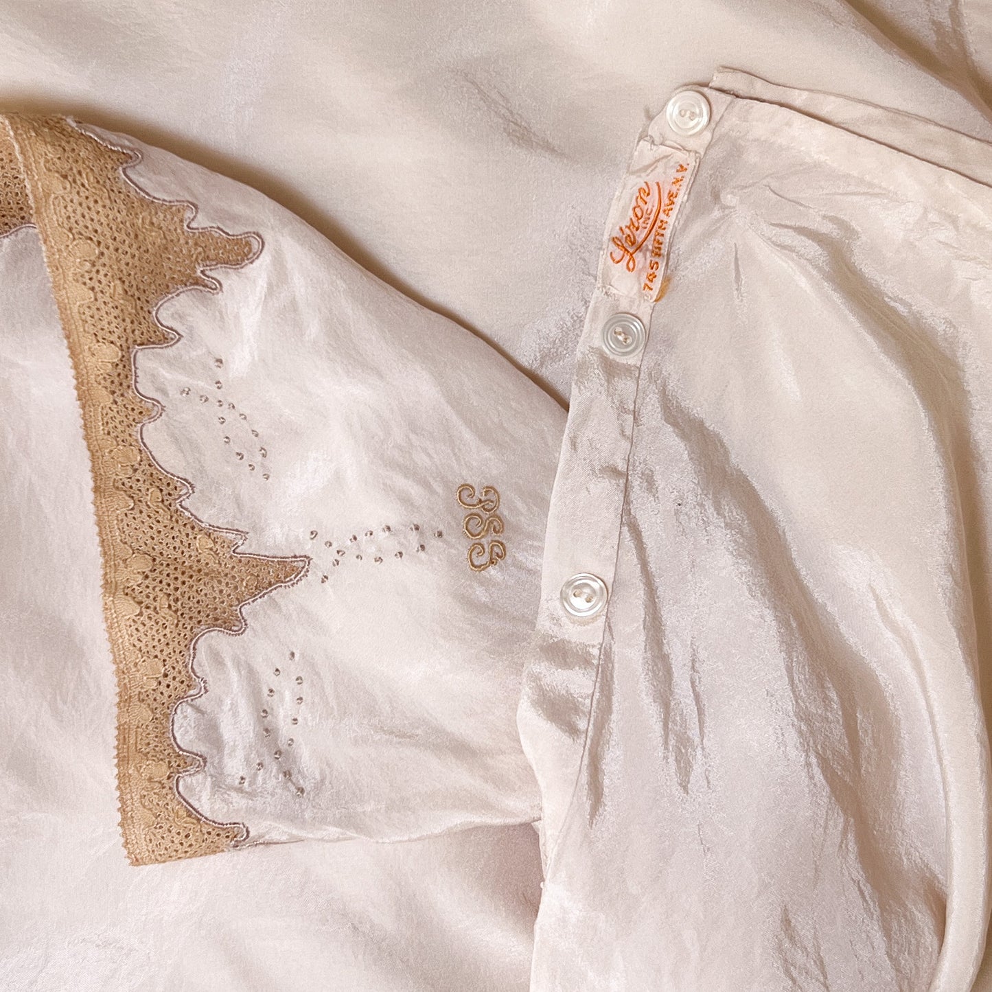 1930s Vintage 100% silk and lace tap shorts in egg shell