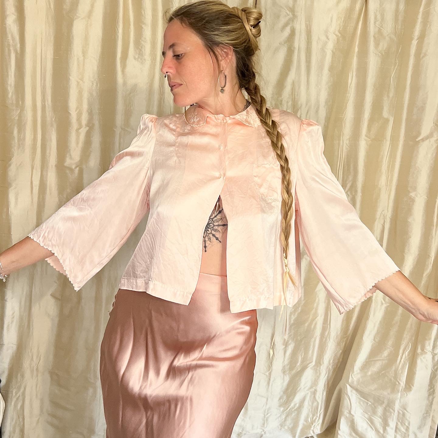 1930s 100% silk Barbizon bedshirt in blush pink