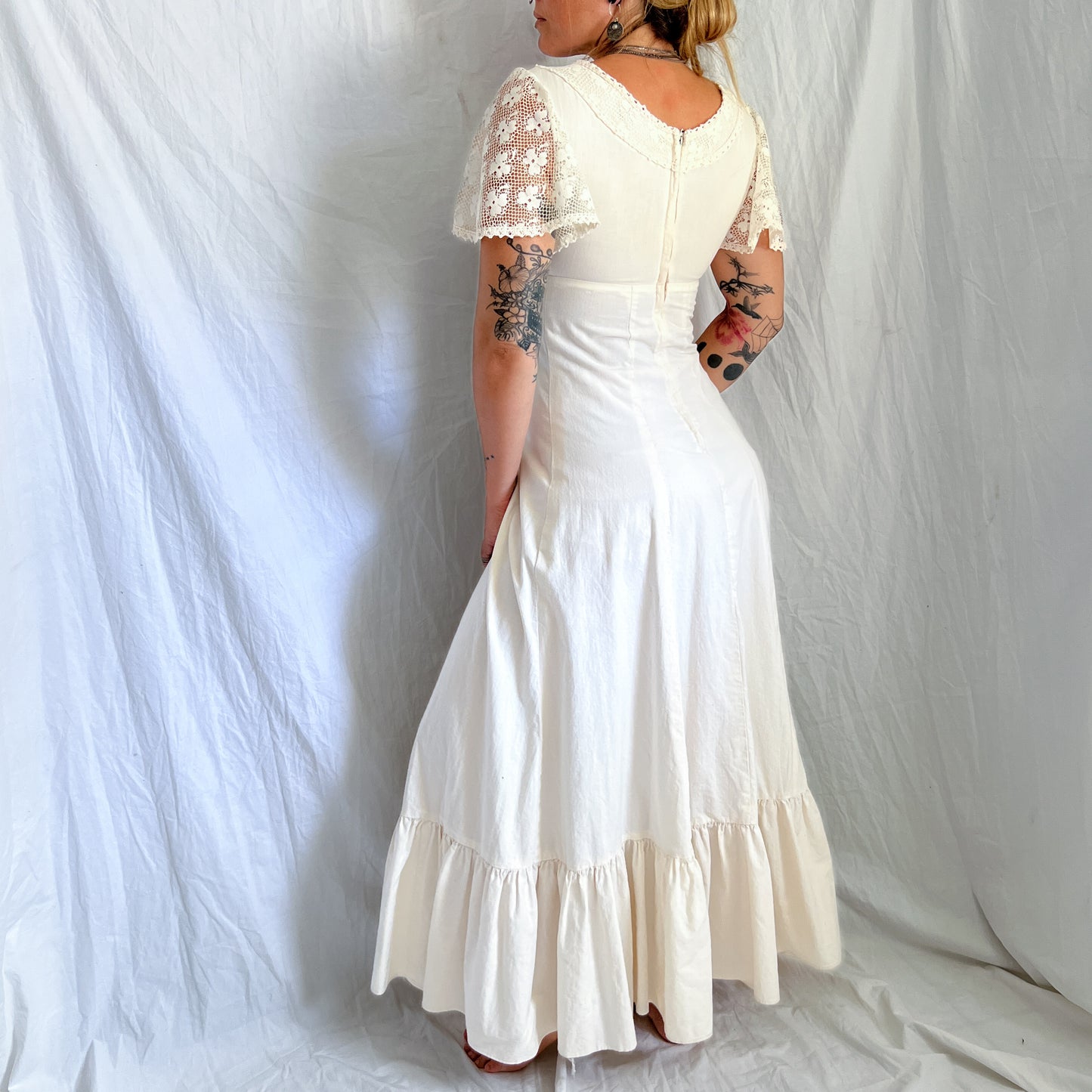 1960s/70s handmade vintage maxi prairie dress in ecru with lace