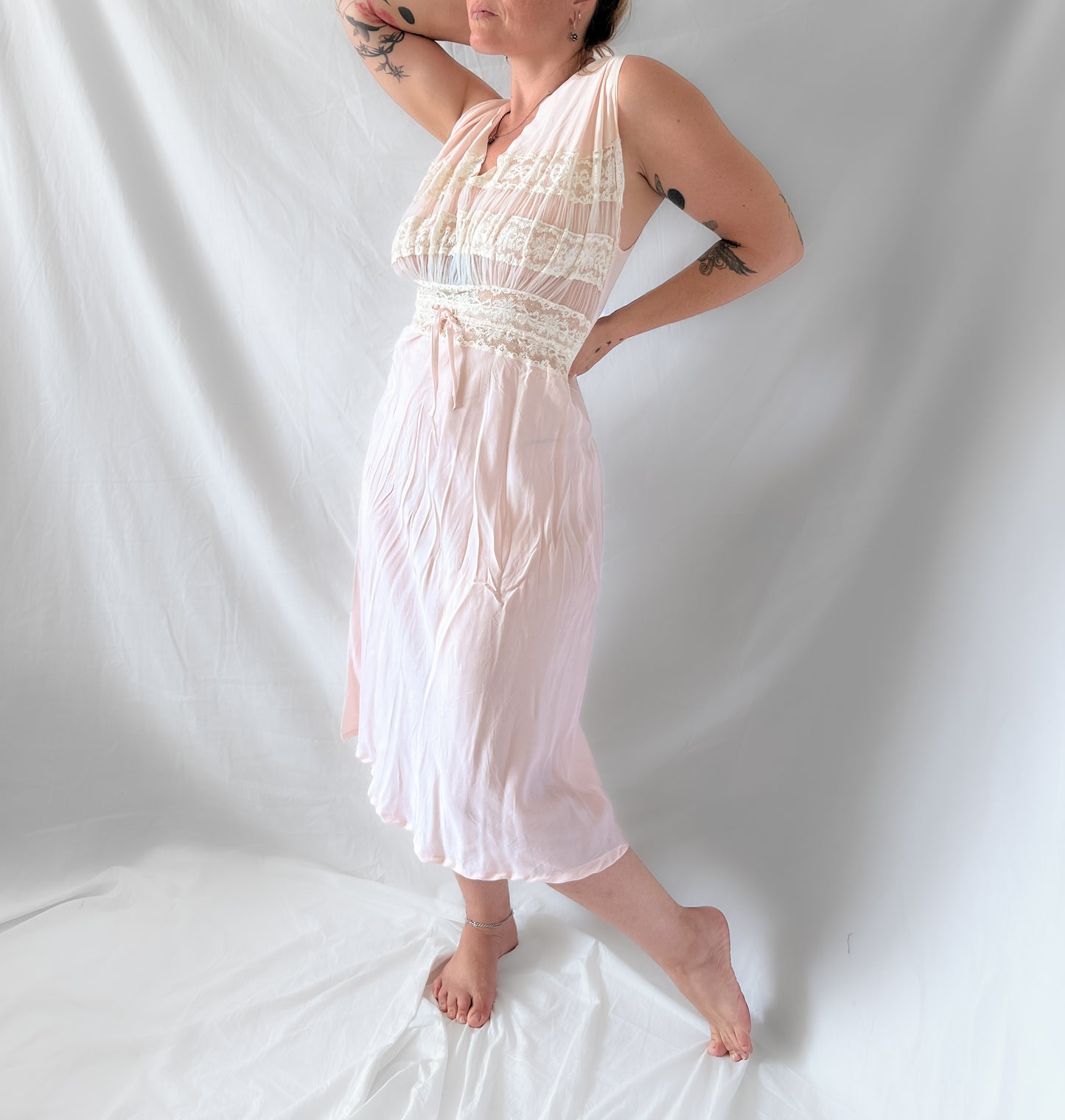 1930s/40s vintage radcliffe satin mini slip dress in guava with cream lace