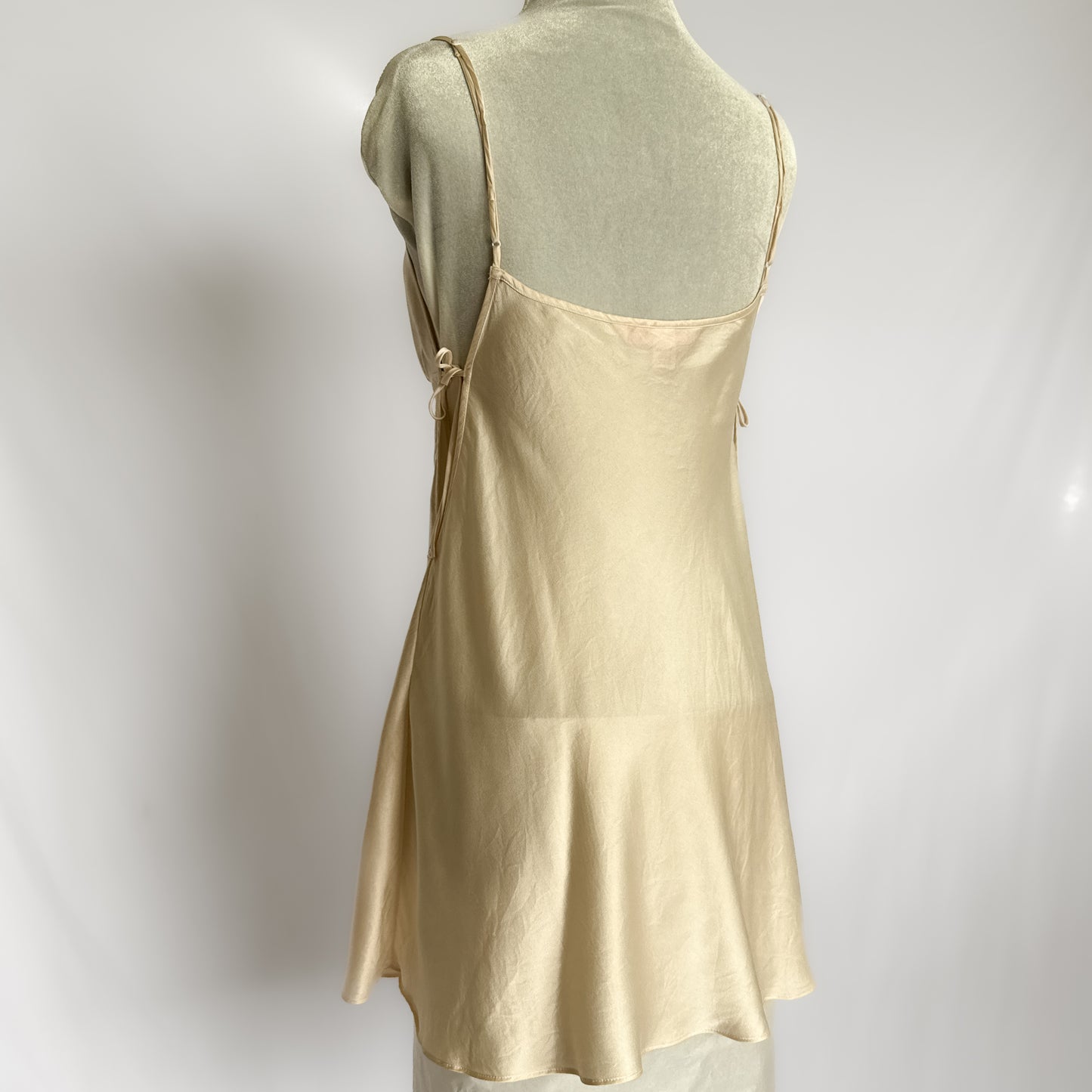 Y2K Vintage 100% silk Victoria’s secret mini slip dress in peach ream