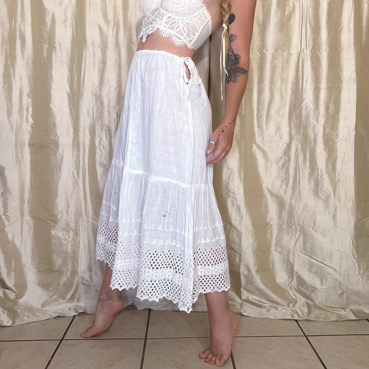 1940s vintage handmade eyelet lace petticoat in daisy