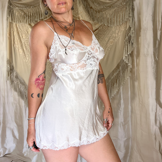 00s Y2K Vintage Victoria’s Secret  silk and lace mini cami slip dress in daisy