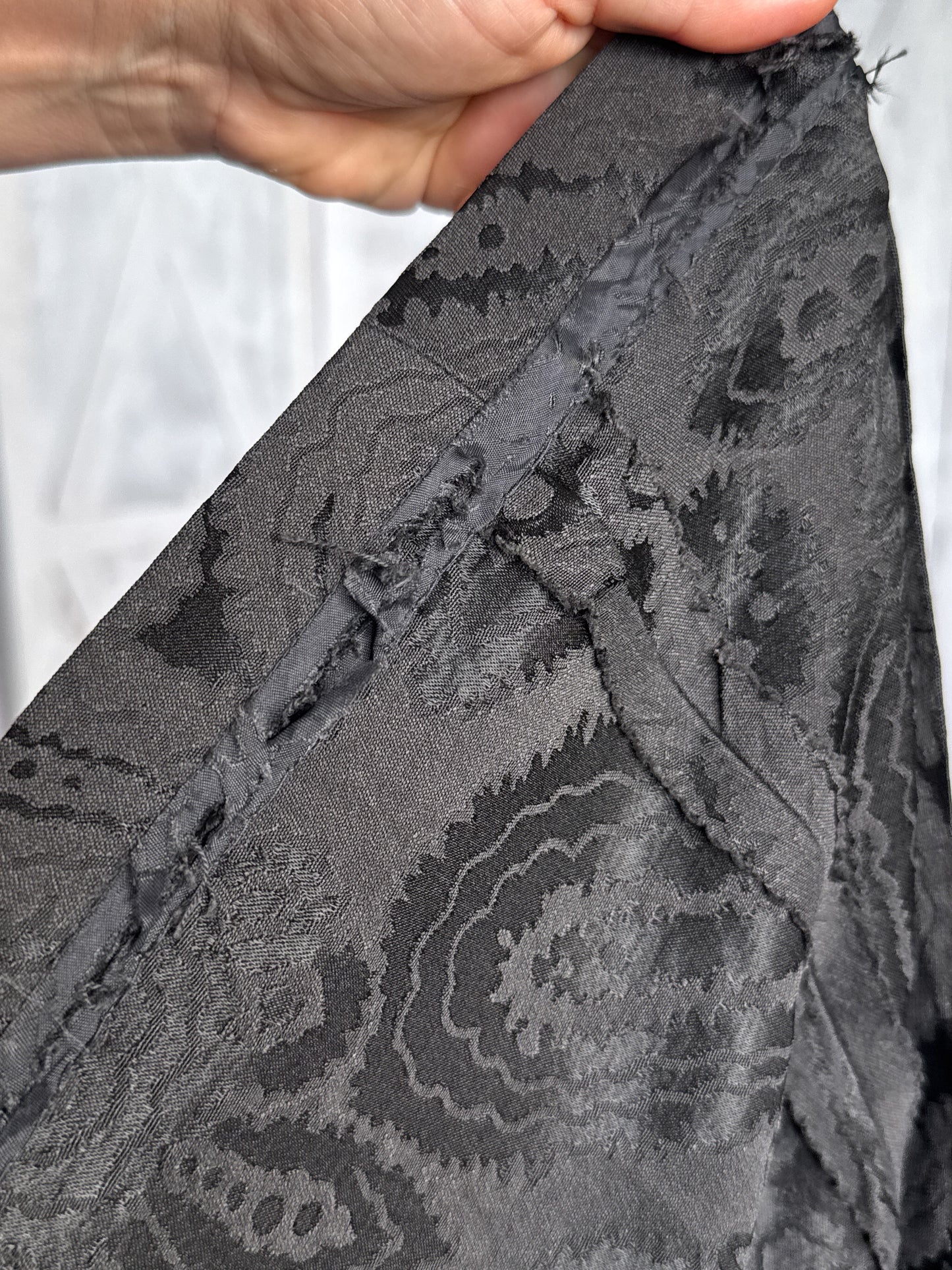 Vintage 1940s / 1950s Paisley Damask Hostess Jacket with Mandarin Collar & Frog Buttons