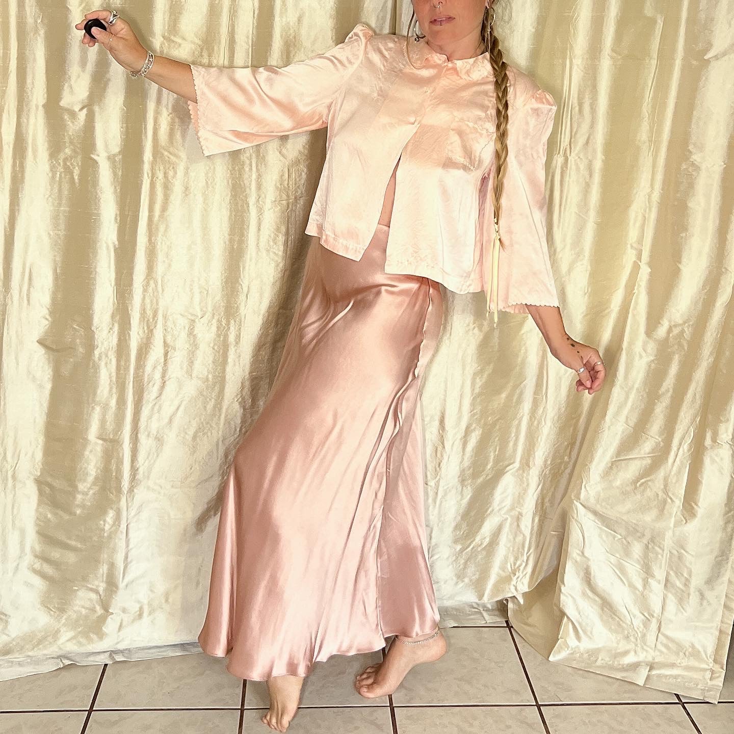 1930s 100% silk Barbizon bedshirt in blush pink