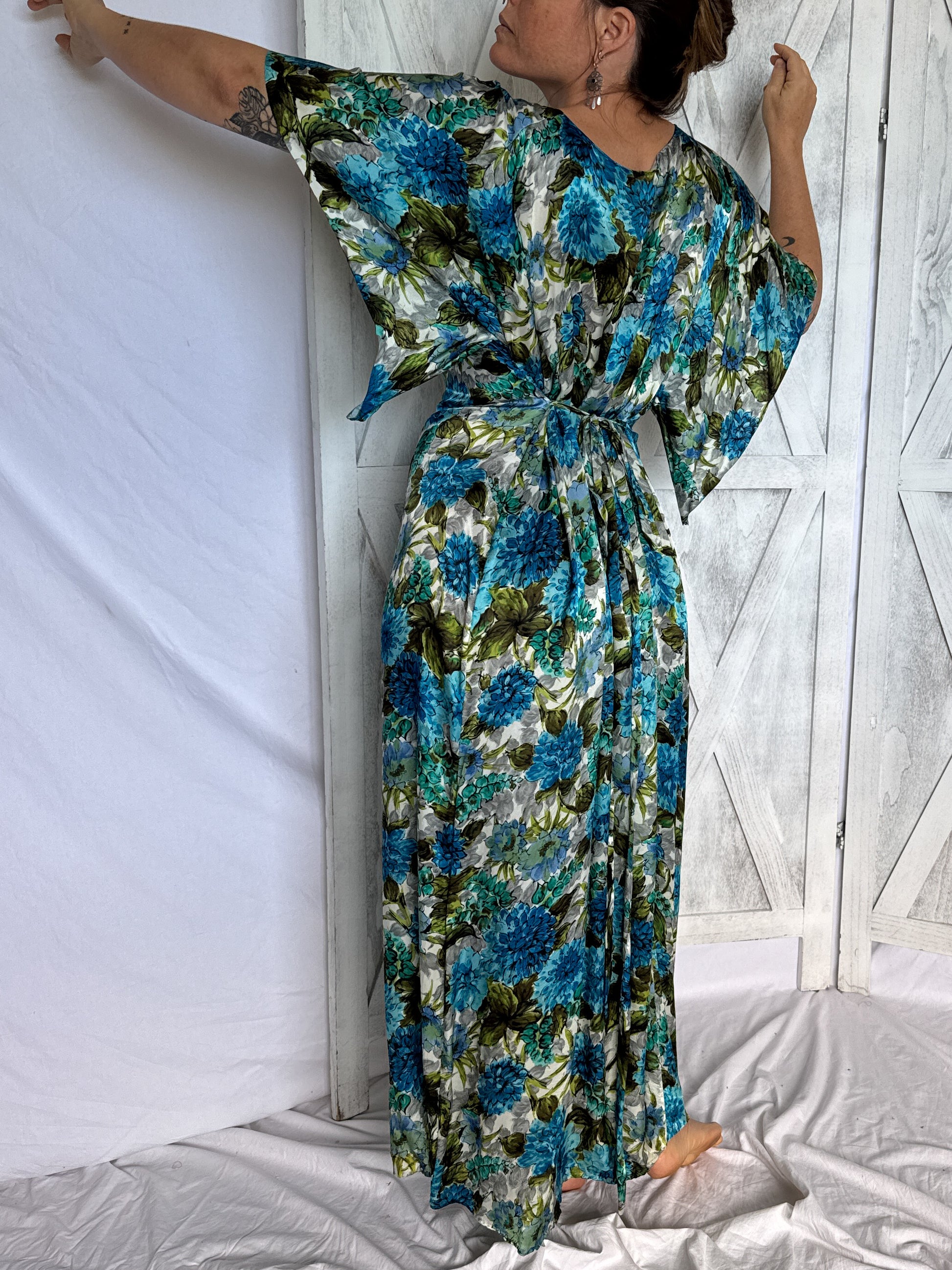 1960s floral print fabric detail turquoise chartreuse grey back view waist cinch
