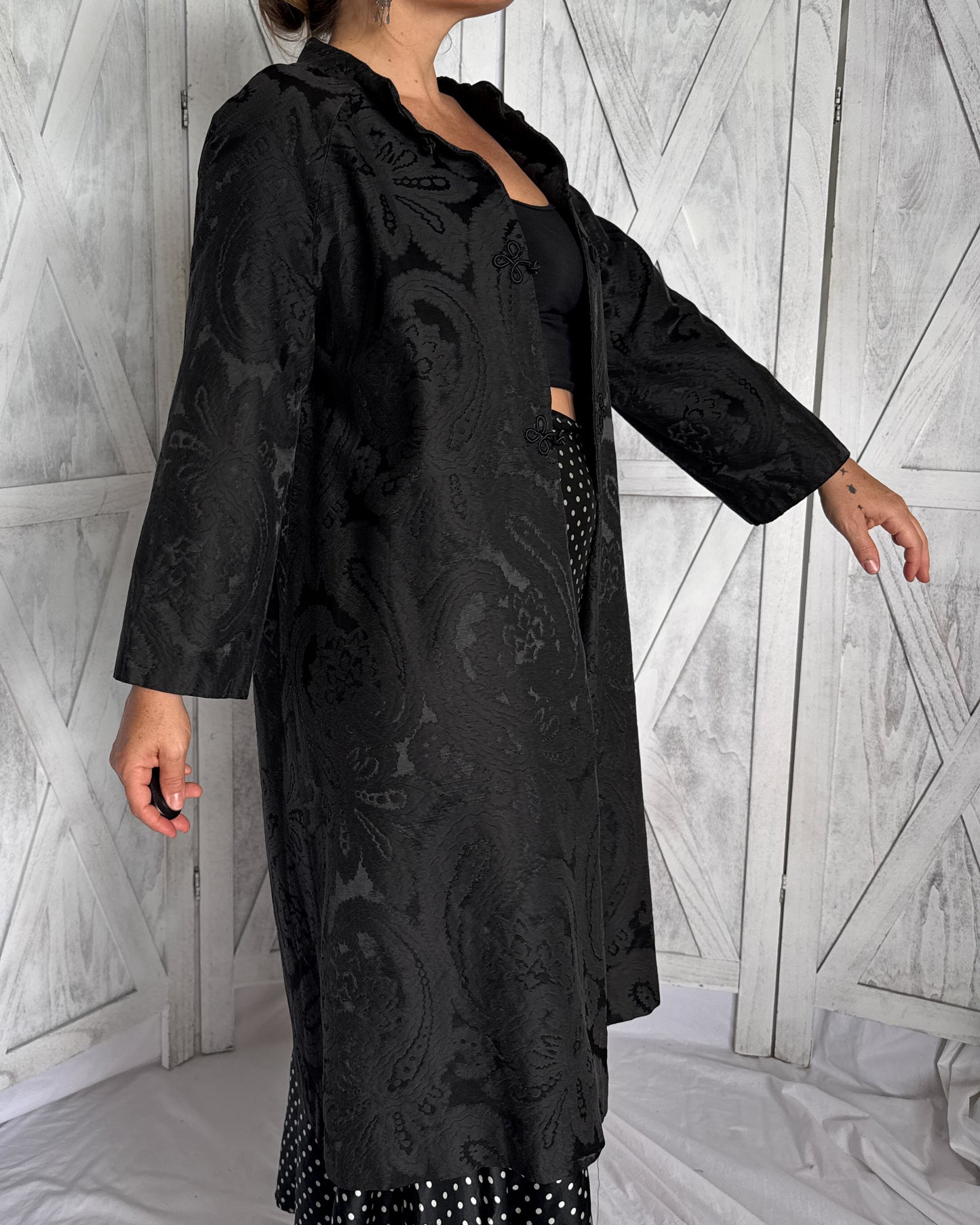 Vintage 1940s / 1950s Paisley Damask Hostess Jacket with Mandarin Collar & Frog Buttons