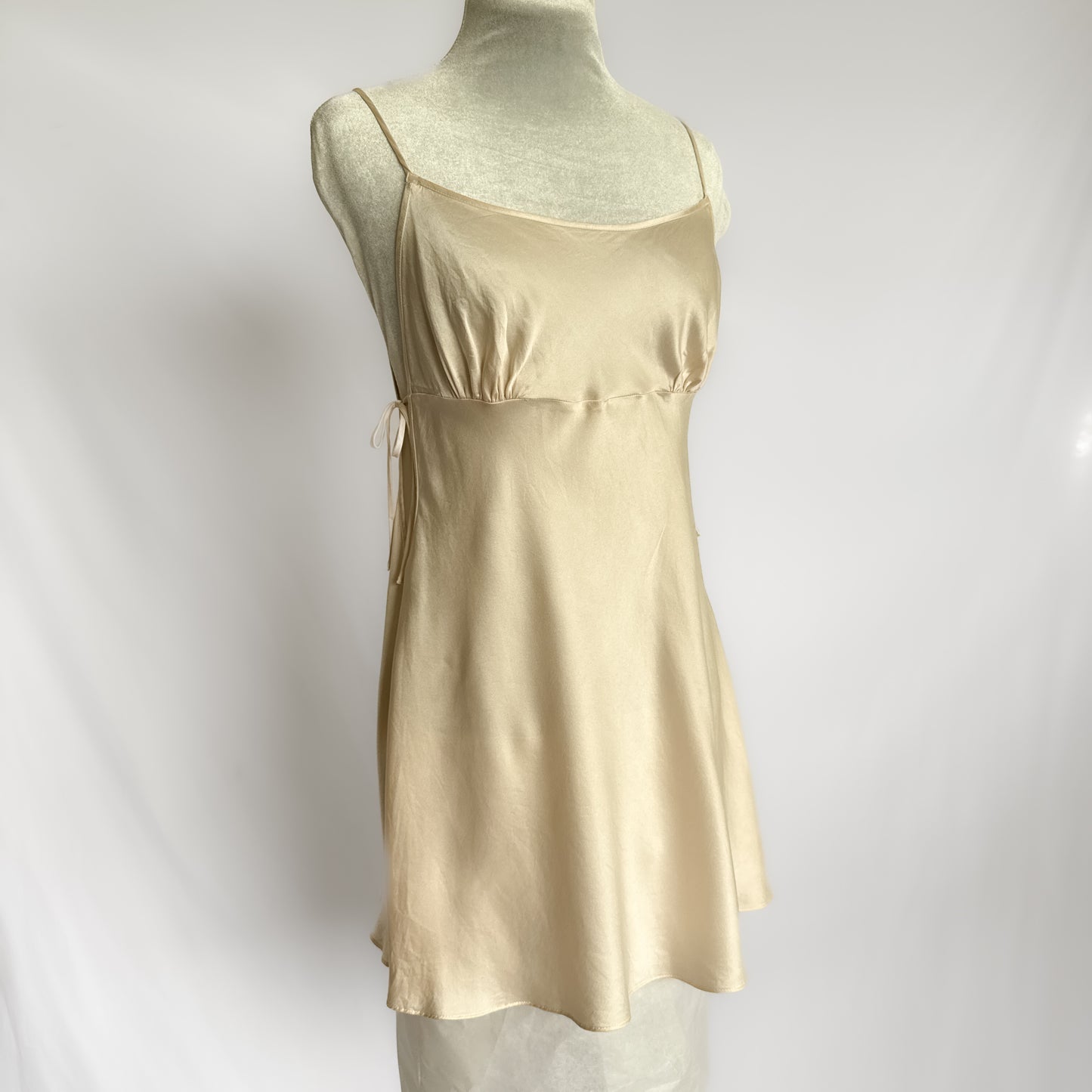 Y2K Vintage 100% silk Victoria’s secret mini slip dress in peach  ream