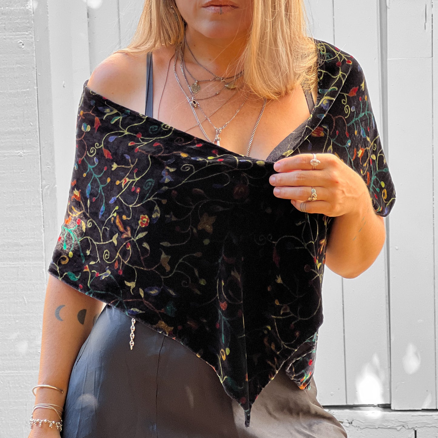 Vintage 100% silk velvet skinny scarf in jet
