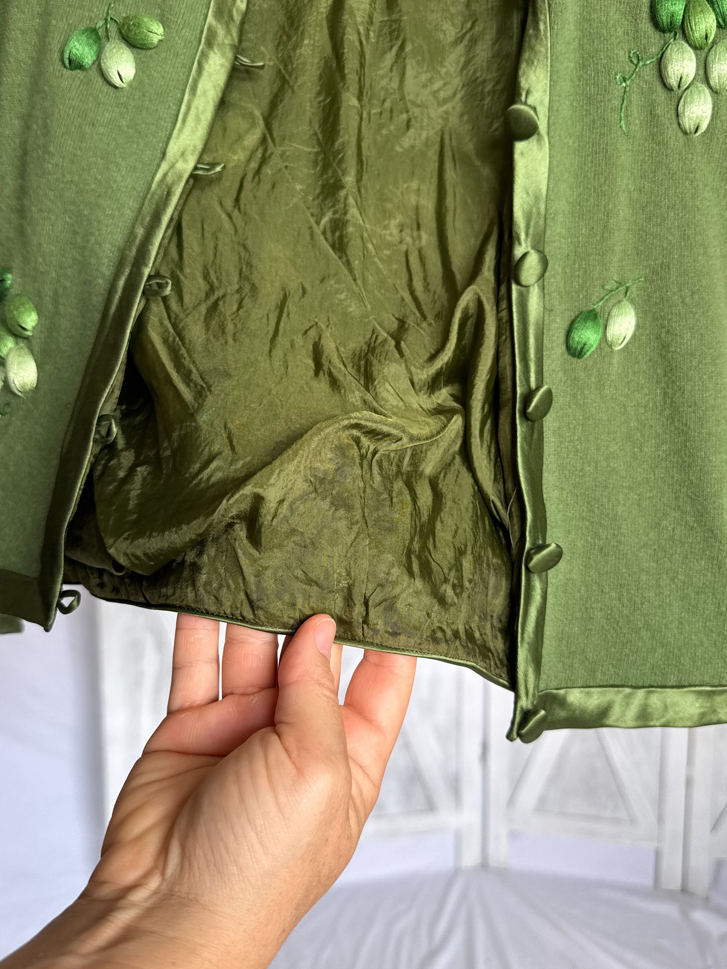 Vintage 1950s Embroidered Cropped Knit Wool Cardigan in Green