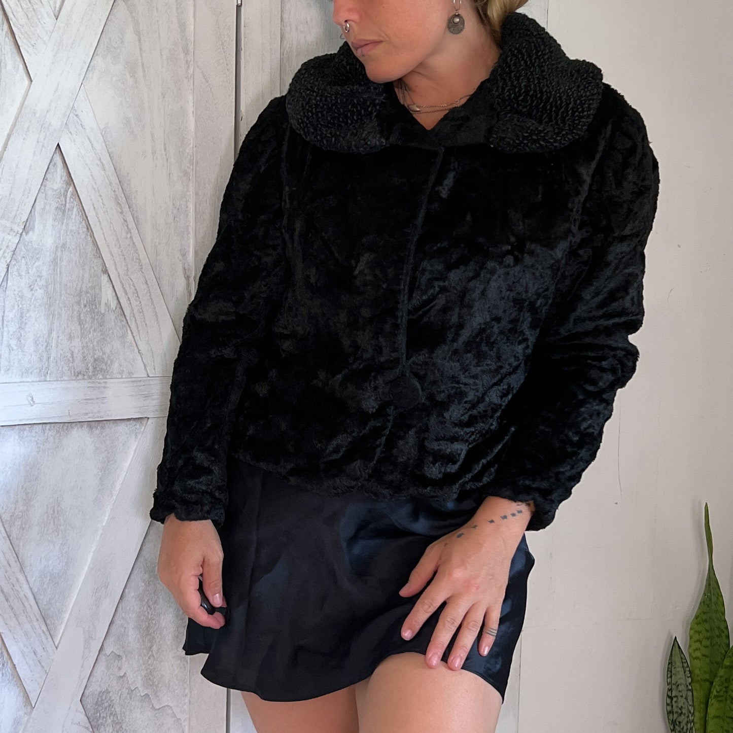 1930s vintage velvet collared coat