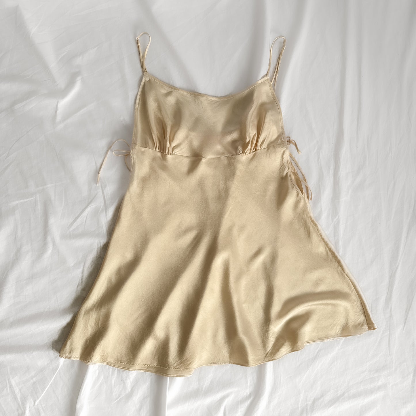 Y2K Vintage 100% silk Victoria’s secret mini slip dress in peach  ream