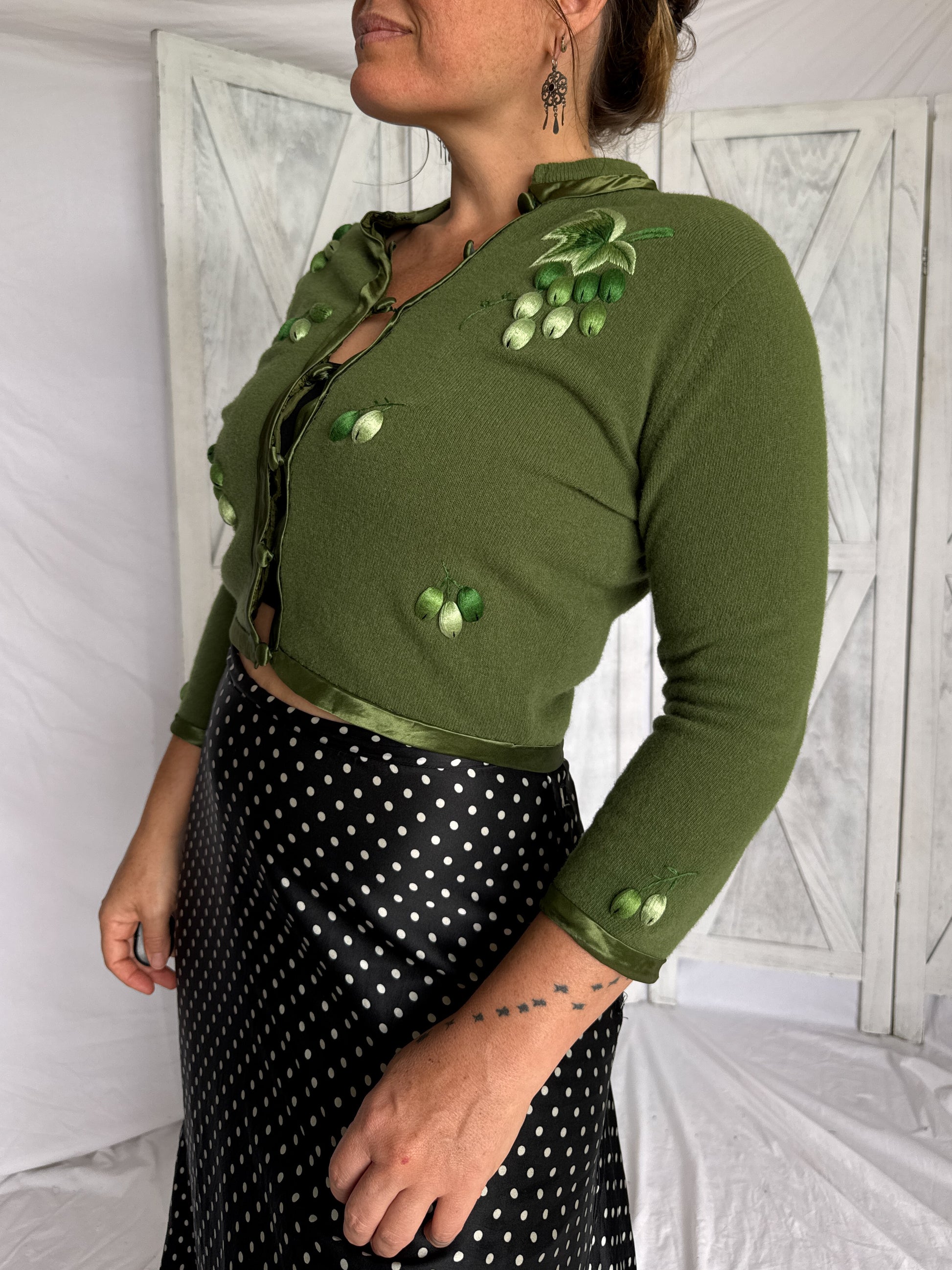 Embroidered grape leaf detail 1950s cardigan close up