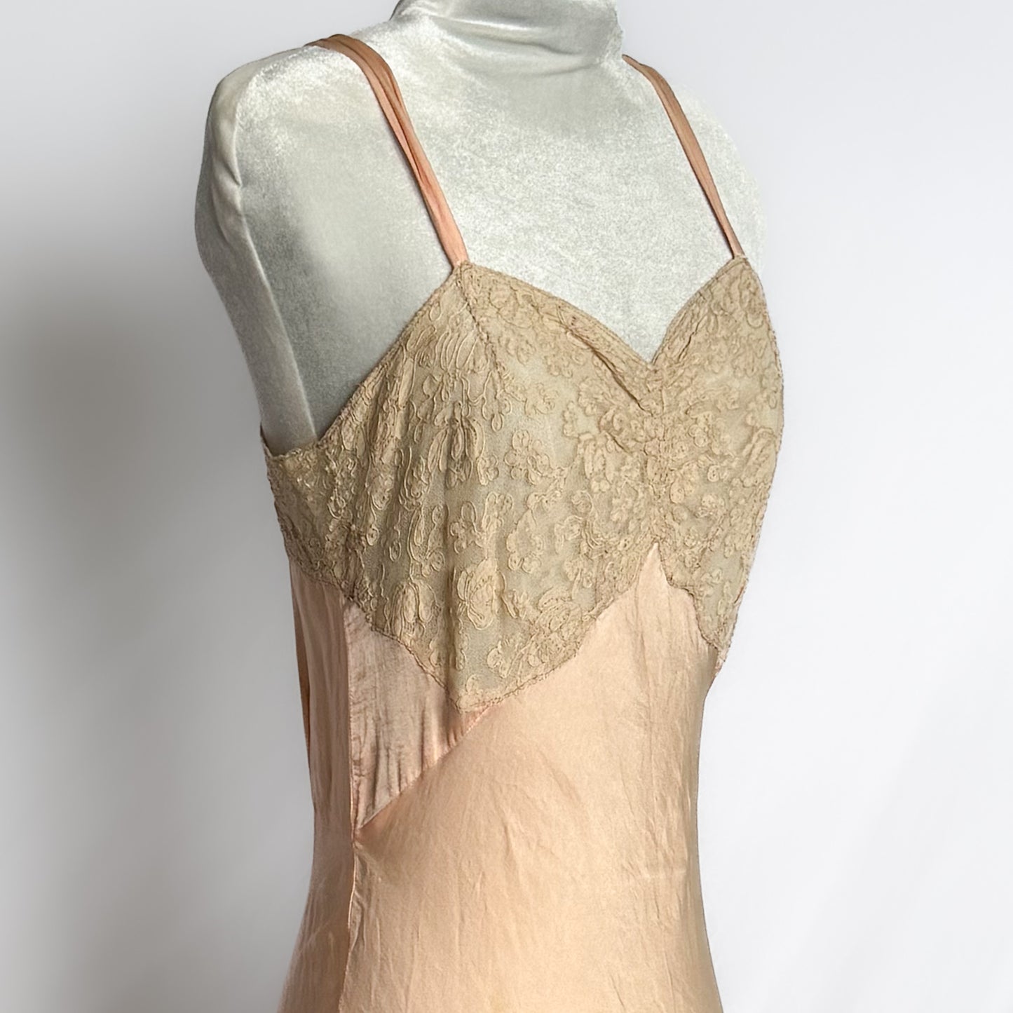1930s/40s vintage 100% silk maxi slip dress in pink peach