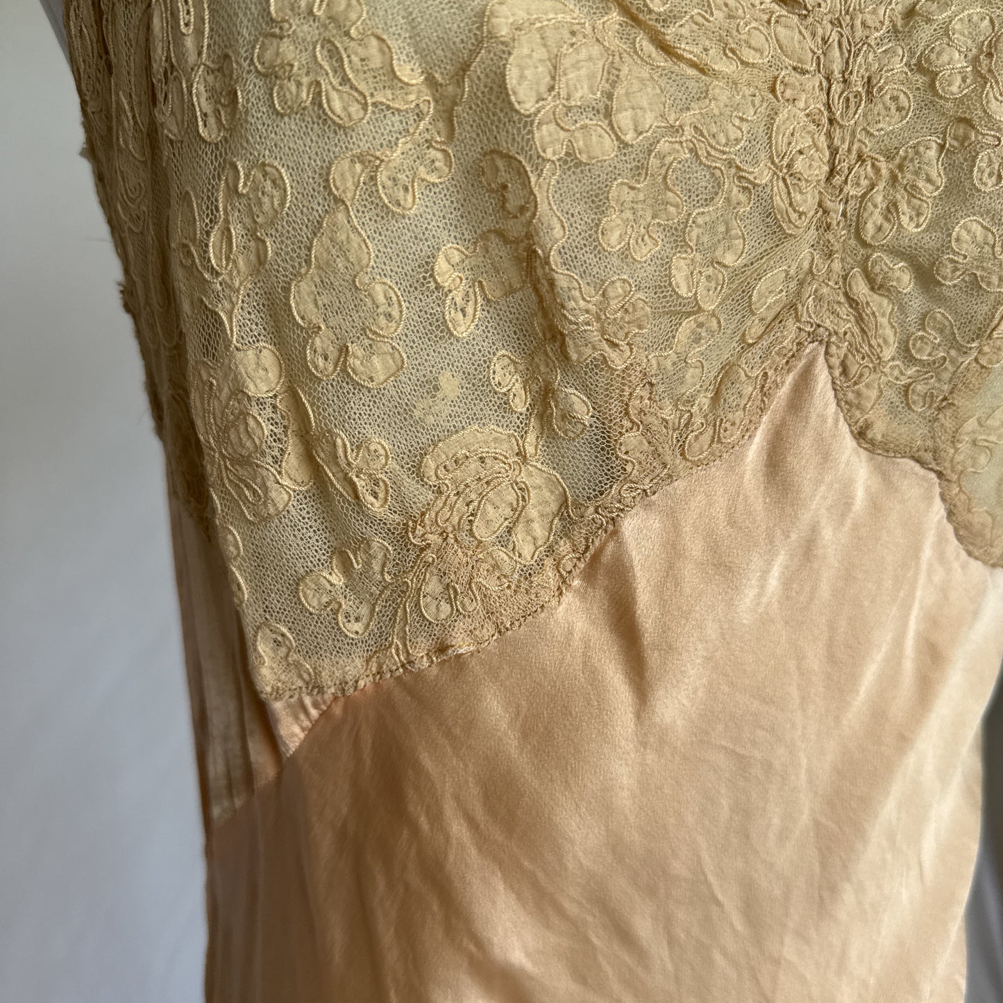 1930s/40s vintage 100% silk maxi slip dress in pink peach