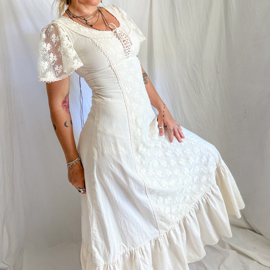 1960s/70s handmade vintage maxi prairie dress in ecru with lace