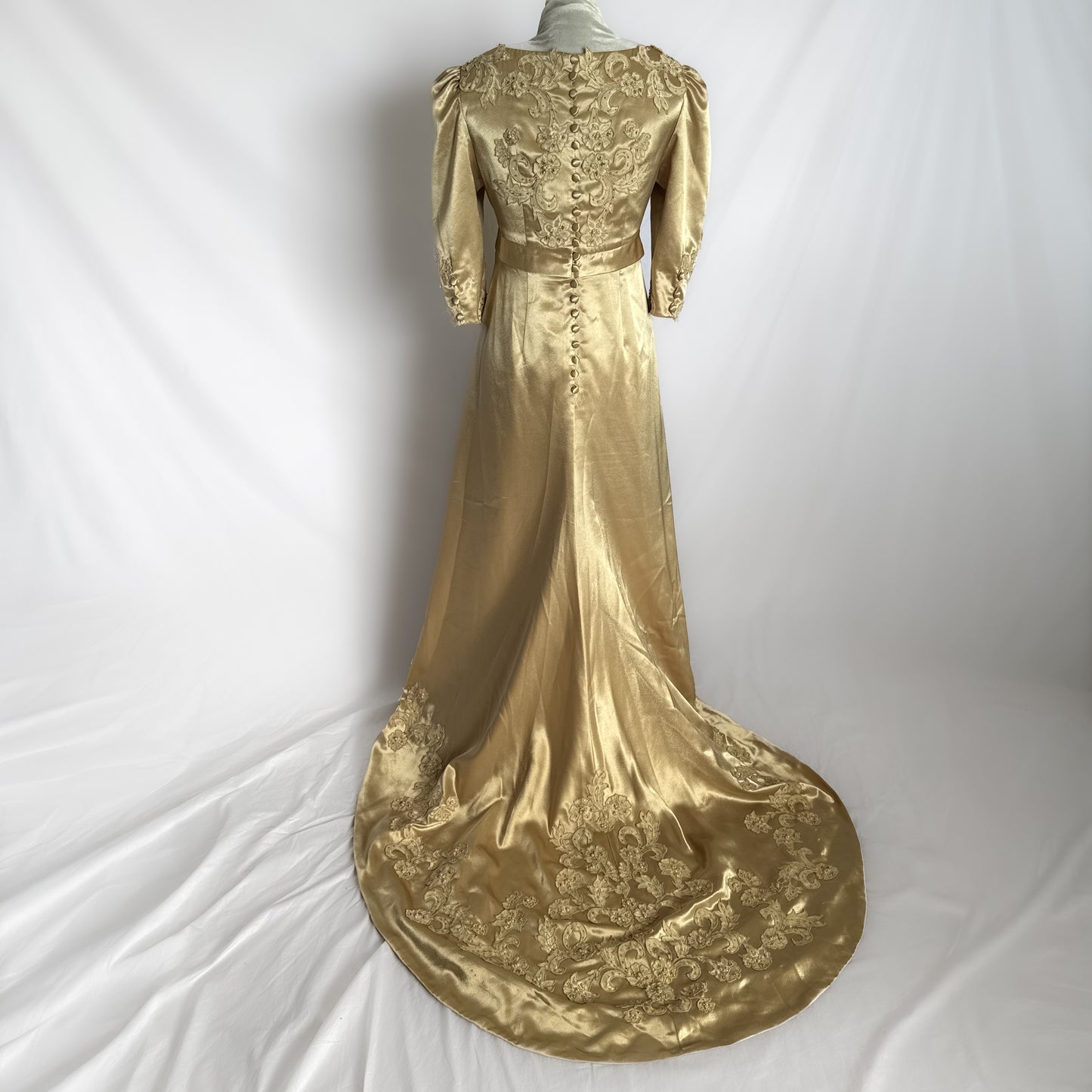 Pearl and lace beaded vintage wedding dress back with button detail"